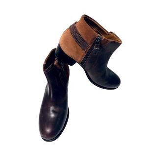 Clarks Artisan Maypearl Lilac Ankle Booties Brown Leather Suede Wms Size 7.5 NWT